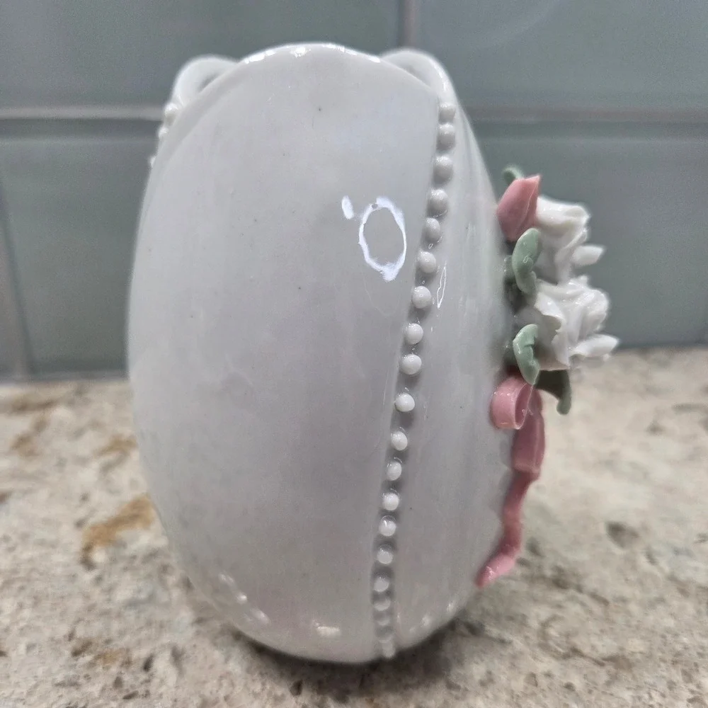 Vintage Silvestri Handcrafted Porcelain Egg‎ Bud Vase Easter Wht Pink Roses 4.5